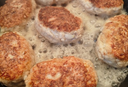 Фото шага рецепта Мамины куриные котлеты 175451 шаг 16  