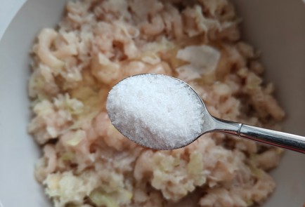 Фото шага рецепта Мамины куриные котлеты 175451 шаг 6  