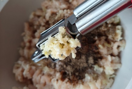 Фото шага рецепта Мамины куриные котлеты 175451 шаг 9  