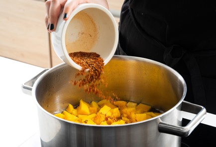 Фото шага рецепта Манговый чатни 151096 шаг 6  