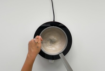 Фото шага рецепта Манная каша без молока 151243 шаг 2  