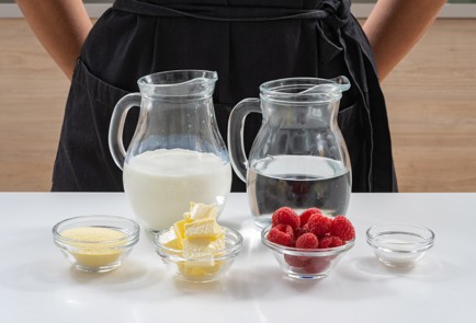 Фото шага рецепта Манная каша на молоке 91461 шаг 1  