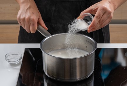 Фото шага рецепта Манная каша на молоке 91461 шаг 3  