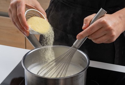 Фото шага рецепта Манная каша на молоке 91461 шаг 4  