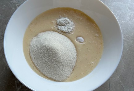 Фото шага рецепта Манник на рисовой манке 174244 шаг 4  