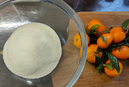 Фото шага рецепта Манник с мандаринами 175335 шаг 2  