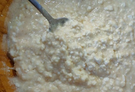 Фото шага рецепта Манник в духовке с творогом и бананами 190194 шаг 12  