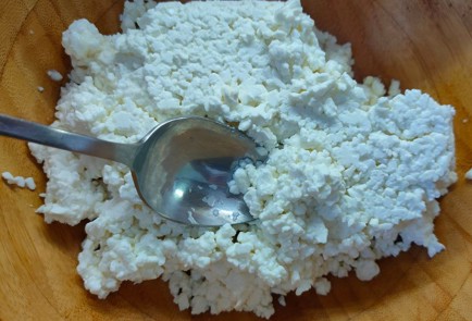 Фото шага рецепта Манник в духовке с творогом и бананами 190194 шаг 2  