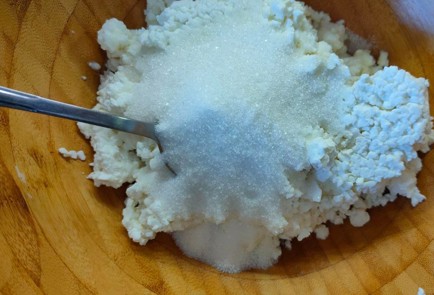 Фото шага рецепта Манник в духовке с творогом и бананами 190194 шаг 3  