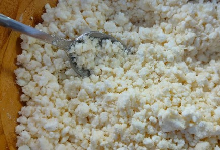 Фото шага рецепта Манник в духовке с творогом и бананами 190194 шаг 5  