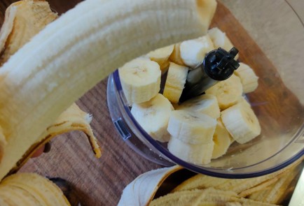 Фото шага рецепта Манник в духовке с творогом и бананами 190194 шаг 9  