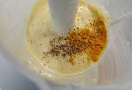 Фото шага рецепта Майонез с куркумой и перепелиными яйцами 152286 шаг 3  