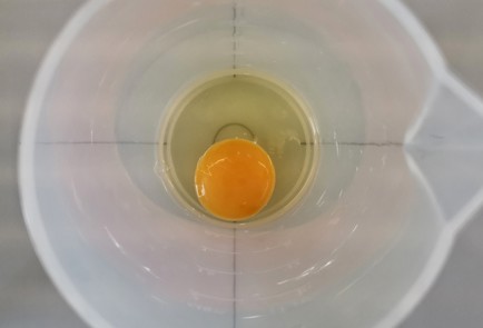 Фото шага рецепта Майонез с шафраном и сливками 152752 шаг 1  