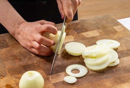 Фото шага рецепта Маринад для шашлыка из свинины с луком 189034 шаг 2  