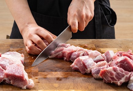 Фото шага рецепта Маринад для шашлыка из свинины с луком 189034 шаг 3  