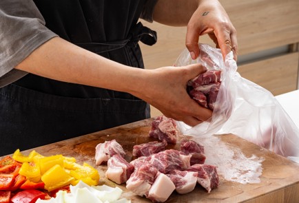 Фото шага рецепта Маринад для шашлыка на белом вине 186439 шаг 2  