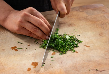 Фото шага рецепта Маринад для шашлыка с томатами и темным пивом 186438 шаг 2  