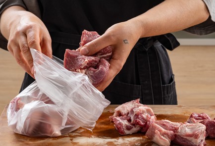 Фото шага рецепта Маринад для шашлыка с томатами и темным пивом 186438 шаг 3  