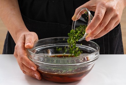 Фото шага рецепта Маринад для шашлыка с томатами и темным пивом 186438 шаг 5  