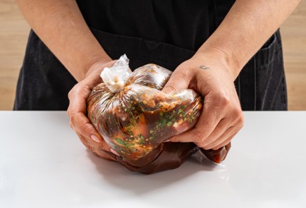 Фото шага рецепта Маринад для шашлыка с томатами и темным пивом 186438 шаг 7  