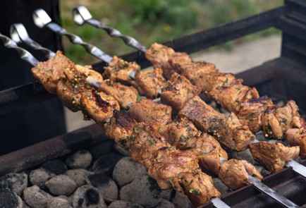 Фото шага рецепта Маринад для шашлыка с томатами и темным пивом 186438 шаг 9  