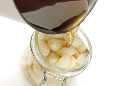 Фото шага рецепта Маринованный чеснок на зиму 29600 шаг 2  