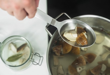 Фото шага рецепта Маринованные белые грибы 138557 шаг 14  