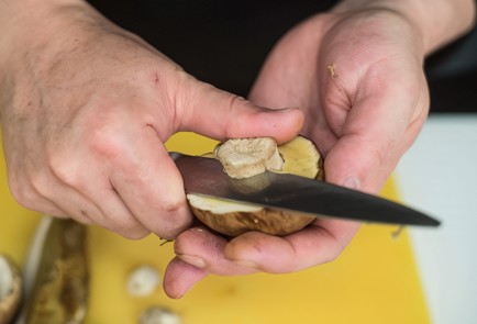 Фото шага рецепта Маринованные белые грибы 138557 шаг 2  