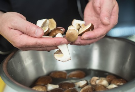 Фото шага рецепта Маринованные белые грибы 138557 шаг 5  