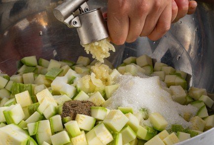 Фото шага рецепта Маринованные кабачки как грибы 174397 шаг 4  