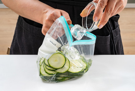 Фото шага рецепта Маринованные кабачки 189533 шаг 5  