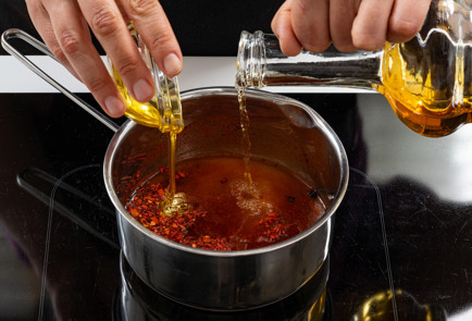 Фото шага рецепта Маринованные огурцы колечками 189118 шаг 5  