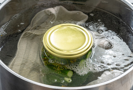 Фото шага рецепта Маринованные огурцы на зиму 189948 шаг 7  