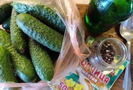 Фото шага рецепта Маринованные огурцы пофински с болгарским перцем 190835 шаг 1  
