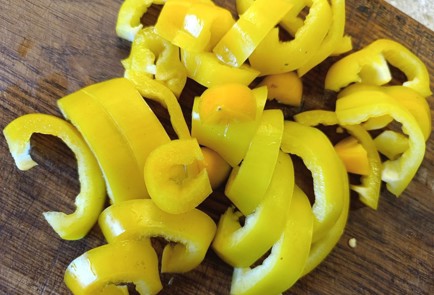 Фото шага рецепта Маринованные огурцы пофински с болгарским перцем 190835 шаг 4  