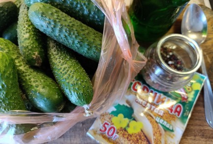 Фото шага рецепта Маринованные огурцы пофински 190834 шаг 1  