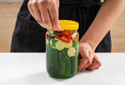 Фото шага рецепта Маринованные огурцы с имбирем 189116 шаг 9  