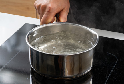 Фото шага рецепта Маринованные огурцы в литровой банке 190151 шаг 8  