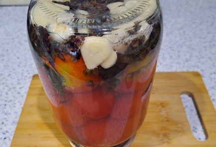 Фото шага рецепта Маринованные помидоры на зиму с базиликом 190227 шаг 11  