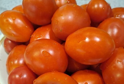 Фото шага рецепта Маринованные помидоры на зиму с базиликом 190227 шаг 2  