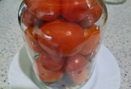 Фото шага рецепта Маринованные помидоры на зиму с базиликом 190227 шаг 8  