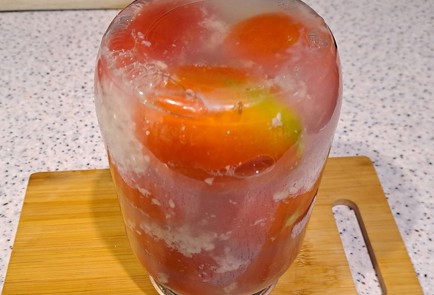 Фото шага рецепта Маринованные помидоры на зиму с чесноком 190226 шаг 10  