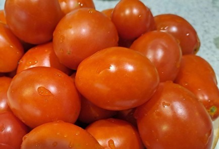 Фото шага рецепта Маринованные помидоры на зиму с чесноком 190226 шаг 2  