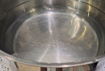 Фото шага рецепта Маринованные помидоры на зиму с чесноком 190226 шаг 4  