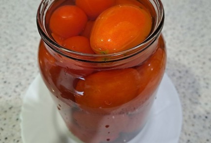 Фото шага рецепта Маринованные помидоры на зиму с чесноком 190226 шаг 6  