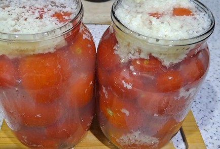 Фото шага рецепта Маринованные помидоры на зиму с чесноком 190226 шаг 9  