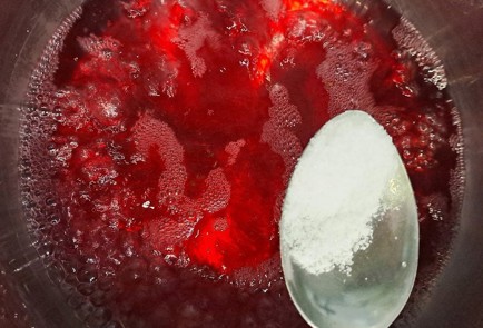 Фото шага рецепта Маринованные помидоры на зиму со свеклой 190225 шаг 9  