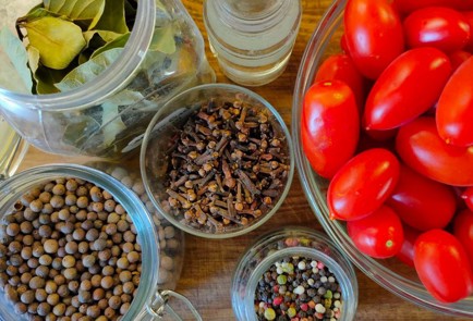 Фото шага рецепта Маринованные помидоры на зиму 190114 шаг 1  