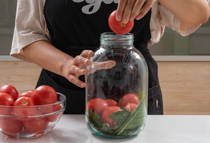 Фото шага рецепта Маринованные помидоры 174212 шаг 5  