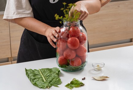 Фото шага рецепта Маринованные помидоры 174212 шаг 6  